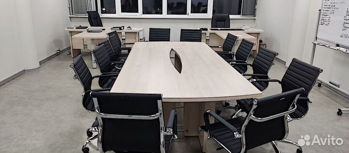 Стол переговрный. В наличии