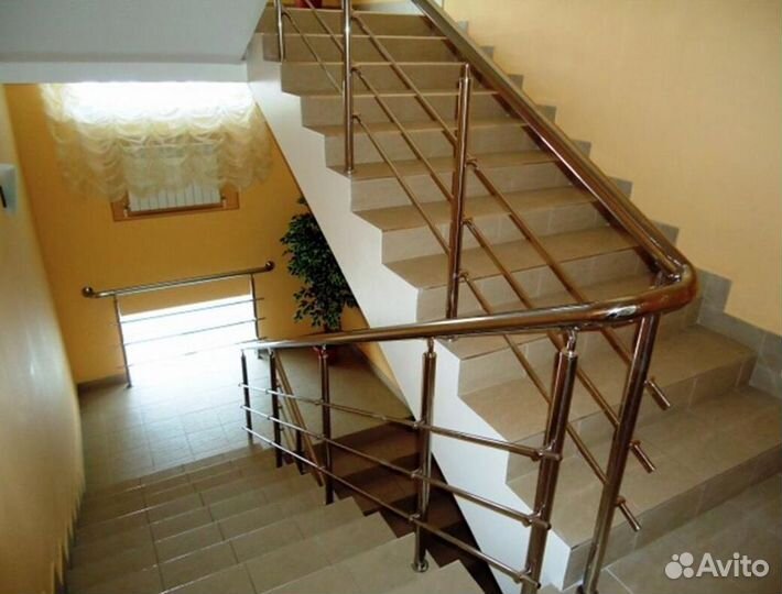 Шлифованный поручень на винтовую лестницу