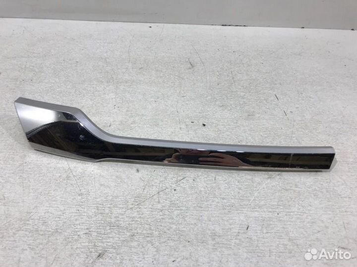 Хром решетки радиатора передний правый Mitsubishi