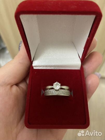 Серебряное кольцо с крупным фианитом