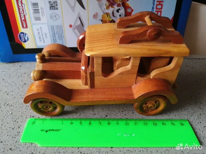 Деревянный автомобиль