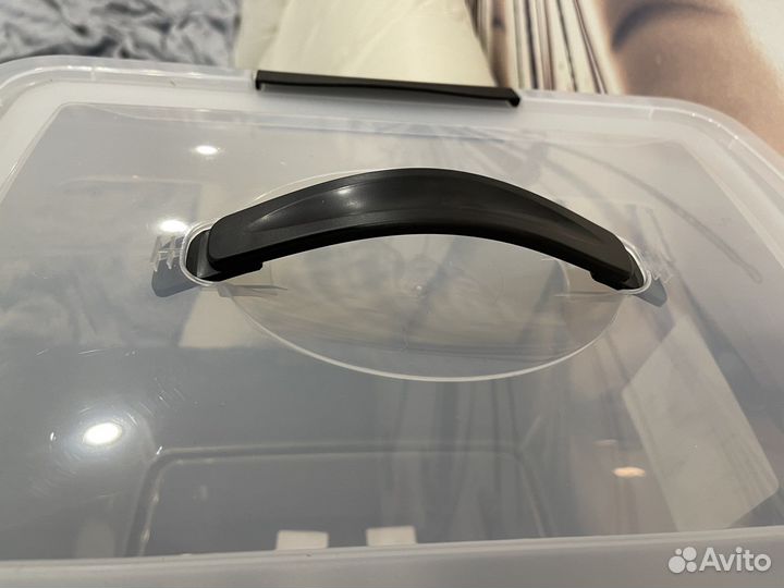 Пластиковый ящик с крышкой