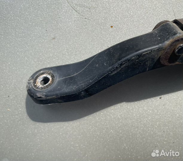 Поводок переднего дворника правый Mazda 3 bk