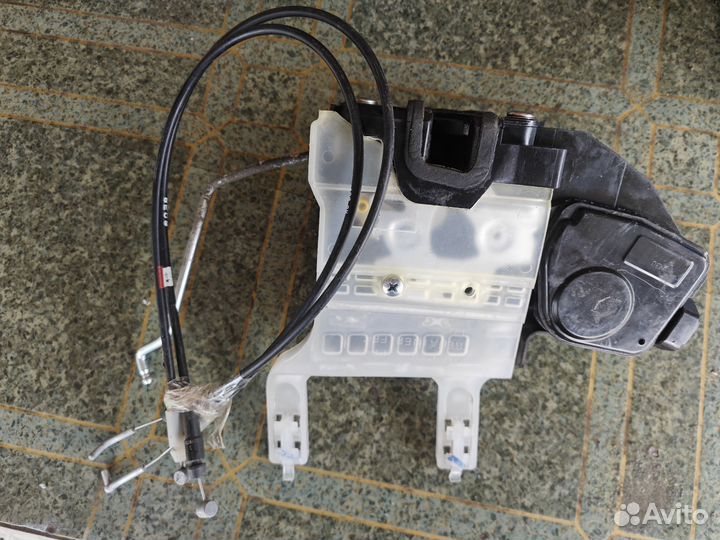 Замок передней правой двери хендай Туксон