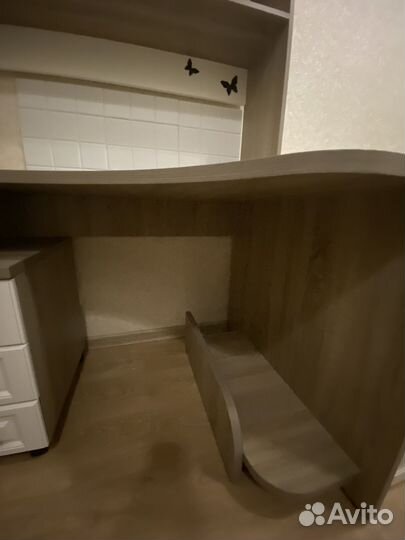 Угловой письменный стол