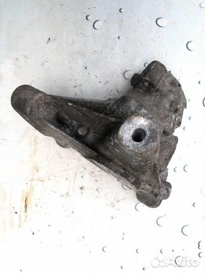 Кронштейн компрессора кондиционера 30711586