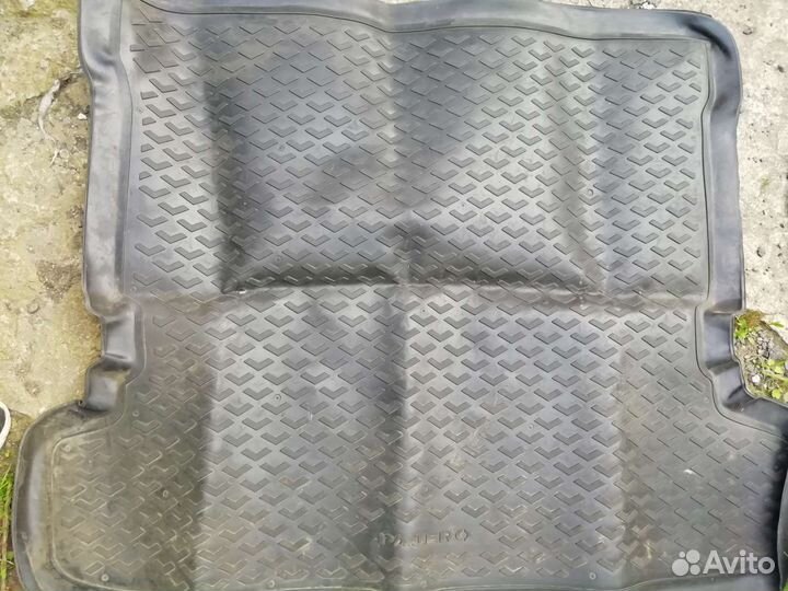 Коврик резиновый в багажник Pajero 4