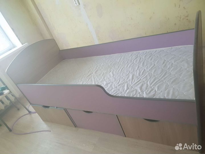 Кровать для девочки и комод