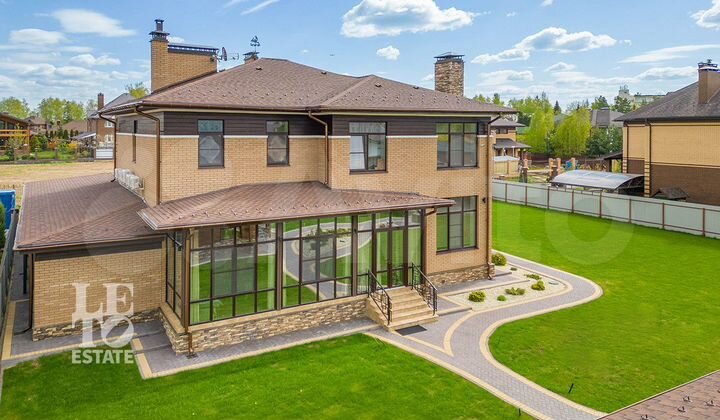 Дом 305 м² на участке 16,7 сот.