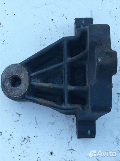 8200003829 лапа двс Renault