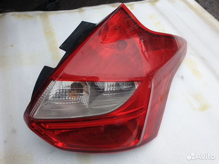 Фонарь правый Ford Focus 3 Фокус 3 хэтчбэк