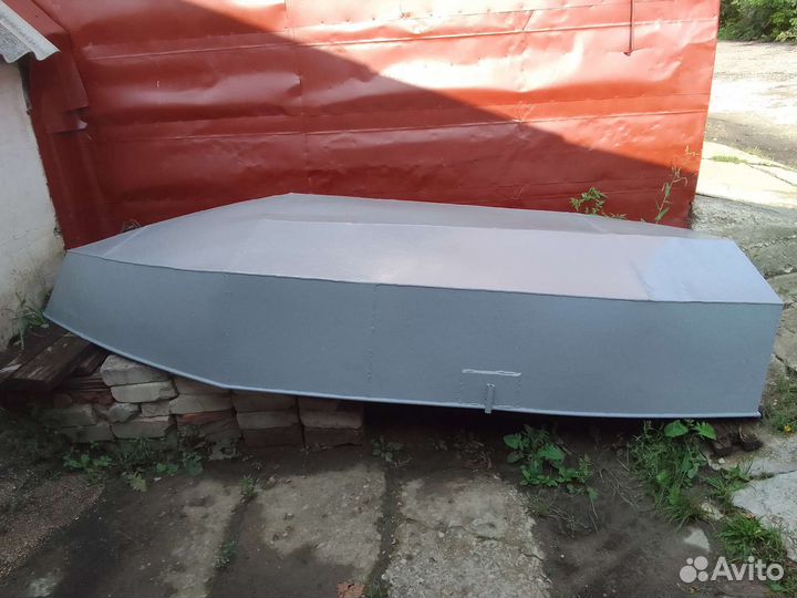 Продаю металлическую лодку