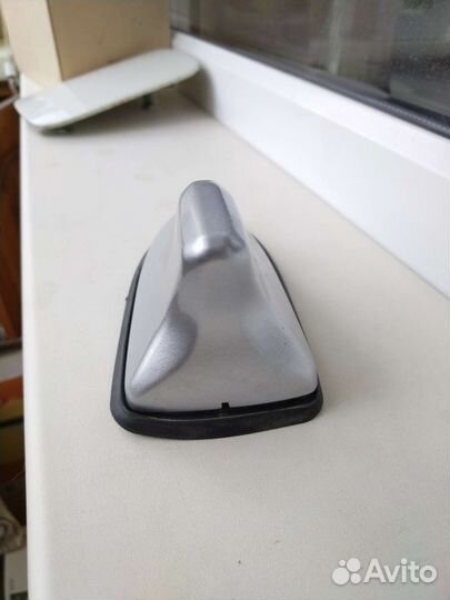 Антена плавник серебристый