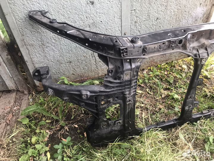 Передняя панель (телевизор) на киа кворис