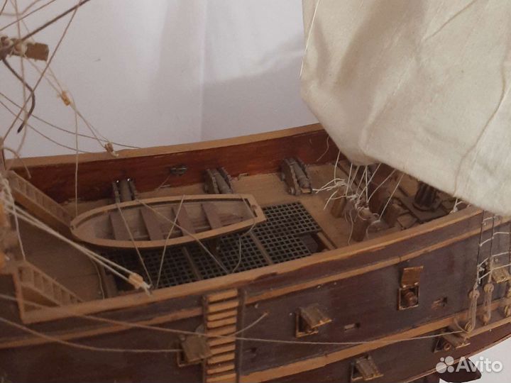 Модель парусника из дерева