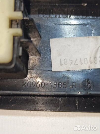 Кнопка стеклоподъемника передняя правая Nissan