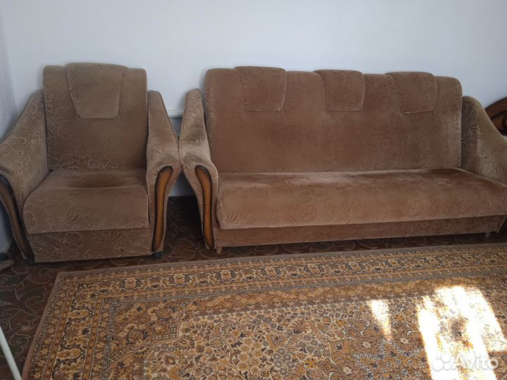 Диван с двумя креслами б/у