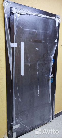 Дверь металлическая левая 2 комплекта ключей