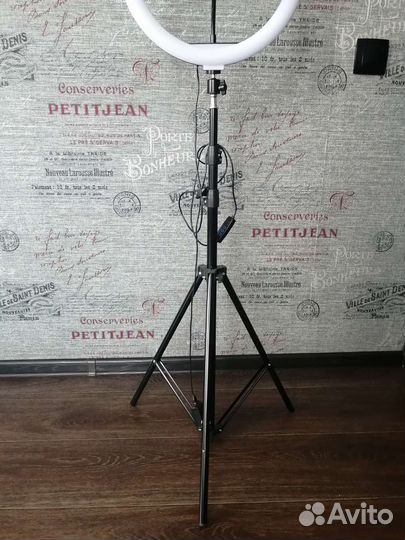 Кольцевая лампа со штативом