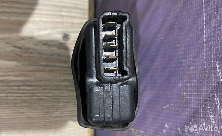 Активатор доводчик замка Renault logan Лев