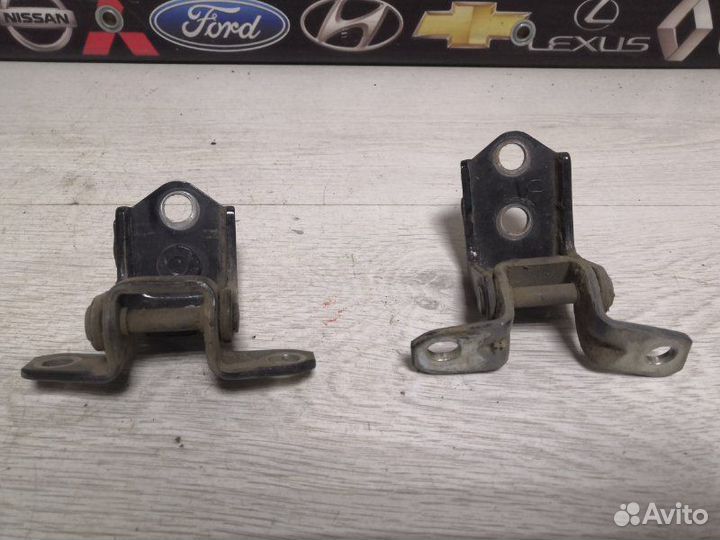 Петли двери задние правые Mazda Tribute epew YF