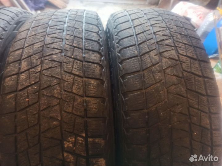 Bridgestone Blizzak DM-V1 215/75 R17 101