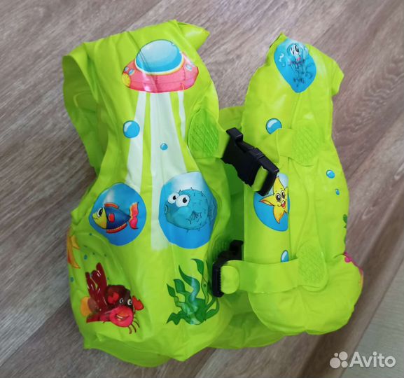 Жилет и нарукавники для плавания