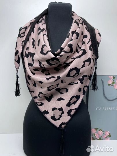 Платок теплый с кисточками