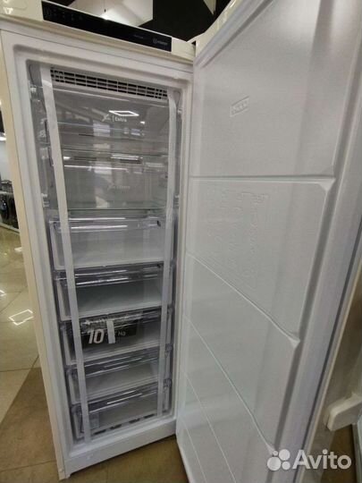 Морозильник Indesit бежевый
