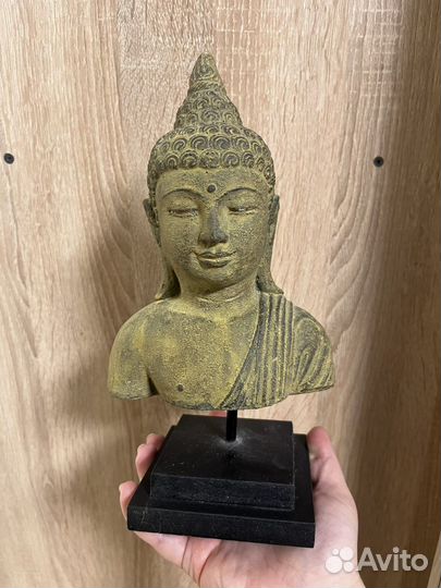 Статуэтка будды из камня