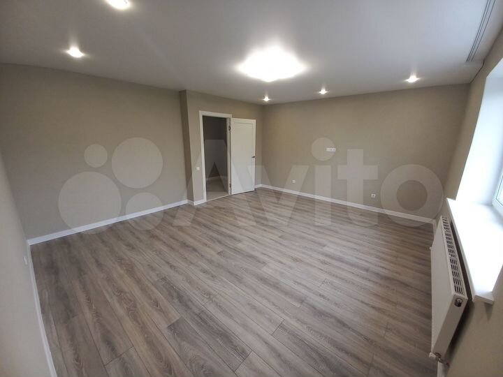 2-к. квартира, 72 м², 8/10 эт.