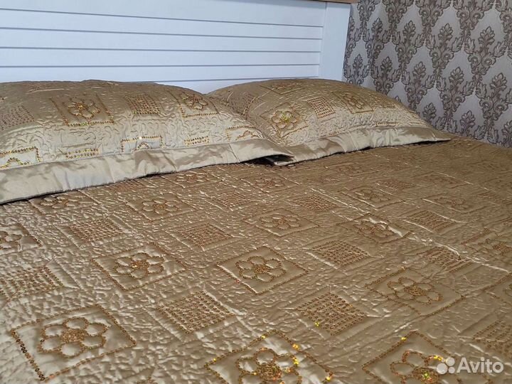Покрывало на кровать новое