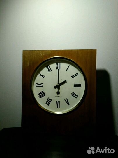 Часы с маятником