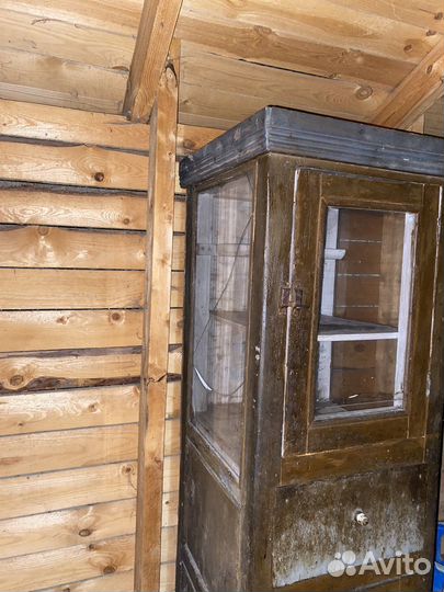 Старинный шкаф, буфет,горка