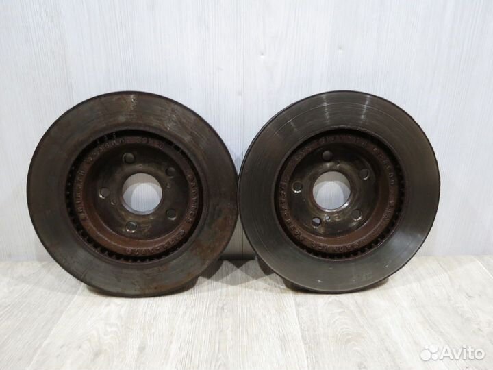 Диск тормозной передний Toyota Camry 70