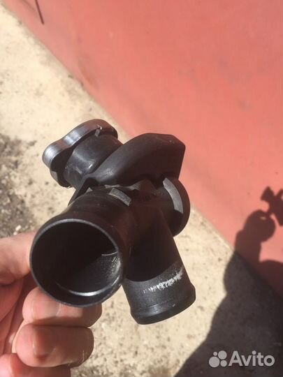 Тройник горловина радиатора патрубок теана J32