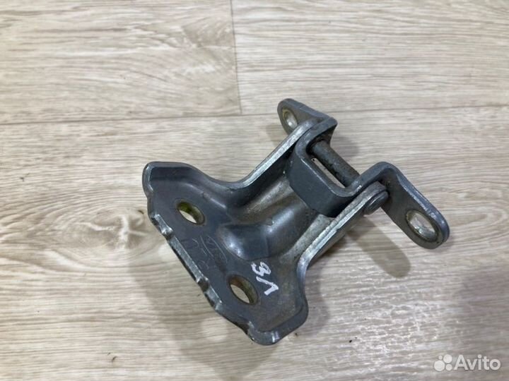 Петля двери задняя левая Kia Sorento 2004