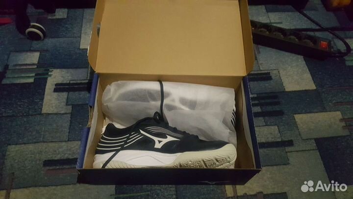 Кроссовки мужские 42 размер оригинал новые