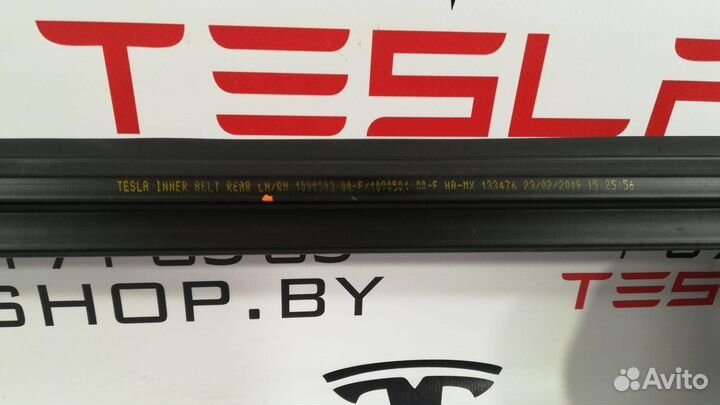 Уплотнитель стекла внутренний двери Tesla Model 3