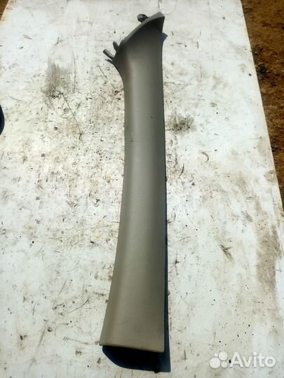 Обшивка стойки передняя правая Renault Sandero 2