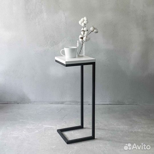 Приставной столик