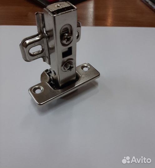 Петля мебельная clip-on с доводчиком