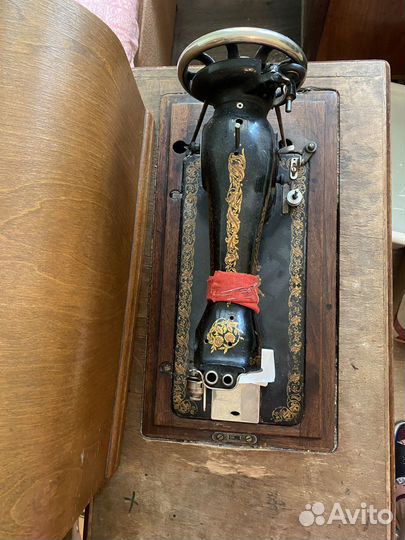 Швейная машина Singer