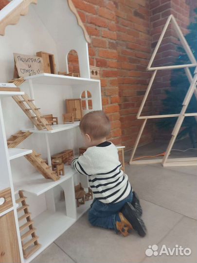 Большой кукольный домик