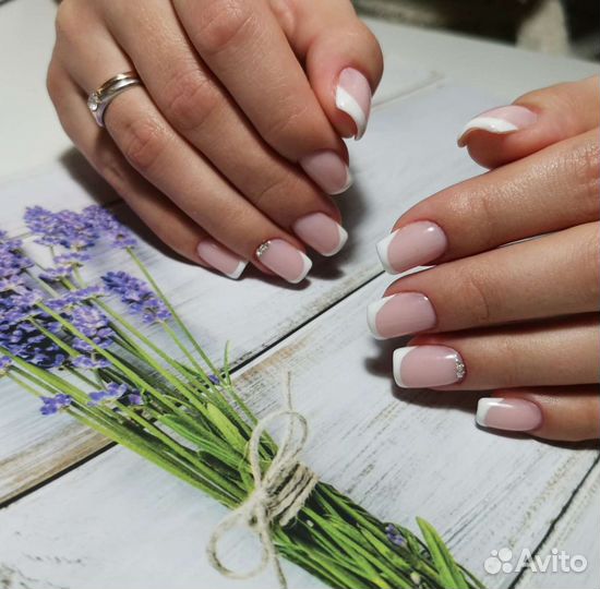 Маникюр с покрытием лаком