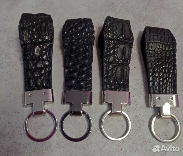 Брелок из крокодиловой кожи