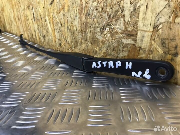 Поводок стеклоочистителя передний левый Opel Astra