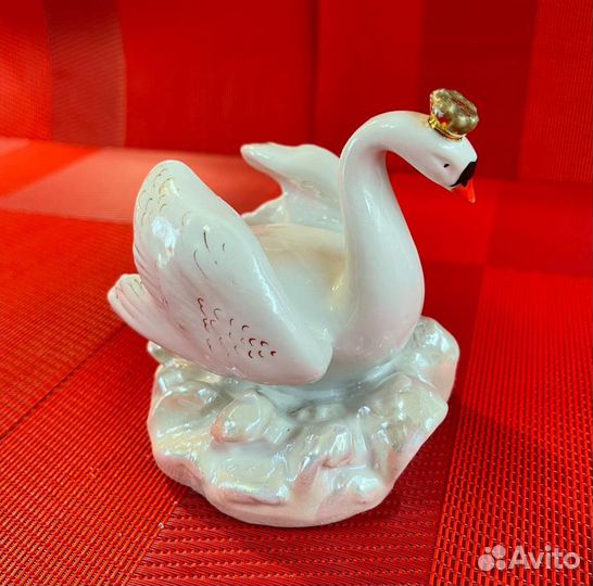 Статуэтка фарфоровая 