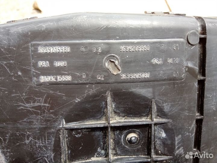 Резонатор впуска воздуха Peugeot 206