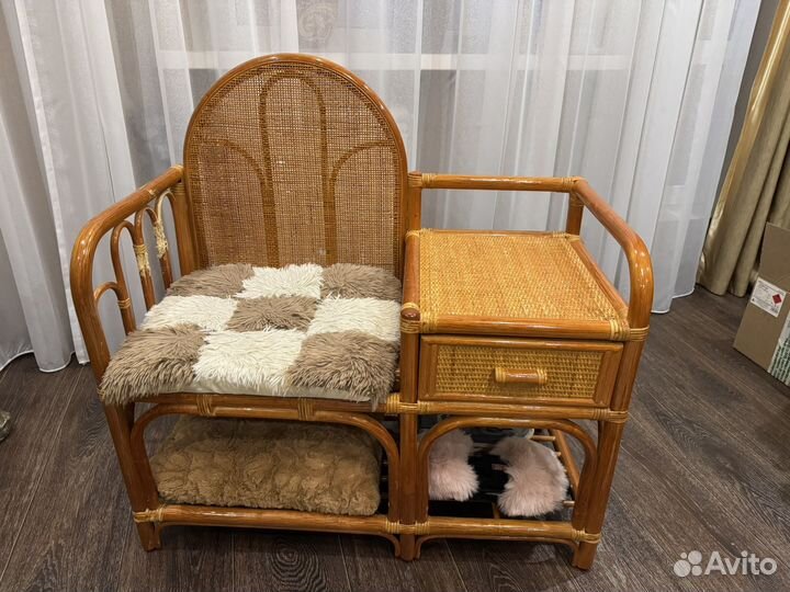 Столик с пуфом ротанг, состояние хорошее